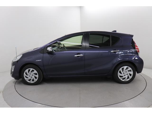 アクア Ｓ　フルセグ　メモリーナビ　メディアプレイヤー接続　ＣＤ／ＤＶＤ再生　バックモニター　ＥＴＣ　ＬＥＤヘッドライト　スマートキー　イモビライザ　アイドリングストップ　ＡＢＳ　エアバッグ　モケットシート（11枚目）