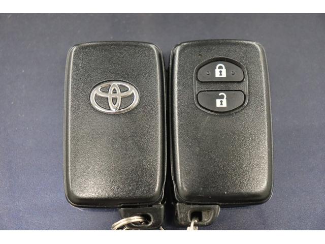 アクア Ｓ　フルセグ　メモリーナビ　メディアプレイヤー接続　ＣＤ／ＤＶＤ再生　バックモニター　ＥＴＣ　ＬＥＤヘッドライト　スマートキー　イモビライザ　アイドリングストップ　ＡＢＳ　エアバッグ　モケットシート（33枚目）