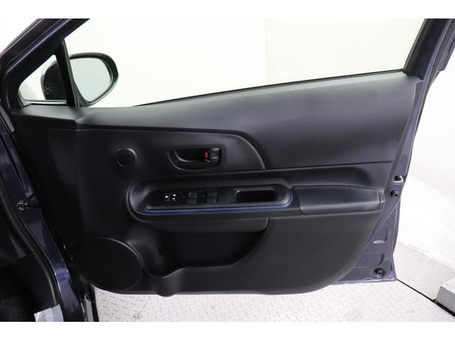 アクア Ｓ　フルセグ　メモリーナビ　メディアプレイヤー接続　ＣＤ／ＤＶＤ再生　バックモニター　ＥＴＣ　ＬＥＤヘッドライト　スマートキー　イモビライザ　アイドリングストップ　ＡＢＳ　エアバッグ　モケットシート（34枚目）