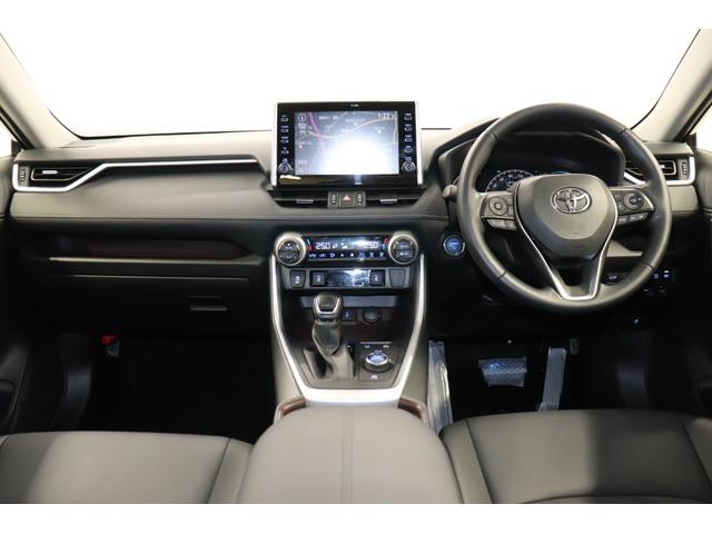 RAV4 ハイブリッドG 全周囲モニタ Pセンサー 衝突被害軽減装置 電動テールゲート ドライブレコーダ フロントカメラ レーダークルコン パノラマサンルーフ AHB ETC2.0 AC100V電源 USB接続 シートヒータ(3枚目)