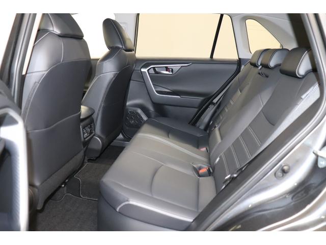 RAV4 ハイブリッドG 全周囲モニタ Pセンサー 衝突被害軽減装置 電動テールゲート ドライブレコーダ フロントカメラ レーダークルコン パノラマサンルーフ AHB ETC2.0 AC100V電源 USB接続 シートヒータ(23枚目)