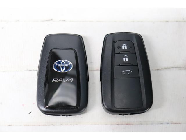 RAV4 ハイブリッドG 全周囲モニタ Pセンサー 衝突被害軽減装置 電動テールゲート ドライブレコーダ フロントカメラ レーダークルコン パノラマサンルーフ AHB ETC2.0 AC100V電源 USB接続 シートヒータ(37枚目)