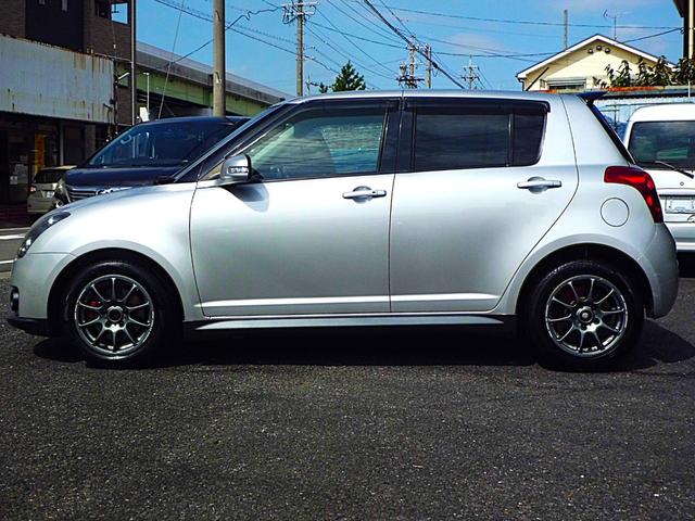スイフト スポーツ　５ＭＴ　メーカーセットオプション車　レカロシート２基　トラストマフラー　ケンウッドフルセグテレビナビゲーション　ＣＤ　ＤＶＤ　ブルートゥースオーディオ　ＥＴＣ　スマートキー　社外アルミ　禁煙車（5枚目）