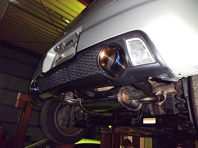 スイフト スポーツ　５ＭＴ　メーカーセットオプション車　レカロシート２基　トラストマフラー　ケンウッドフルセグテレビナビゲーション　ＣＤ　ＤＶＤ　ブルートゥースオーディオ　ＥＴＣ　スマートキー　社外アルミ　禁煙車（10枚目）