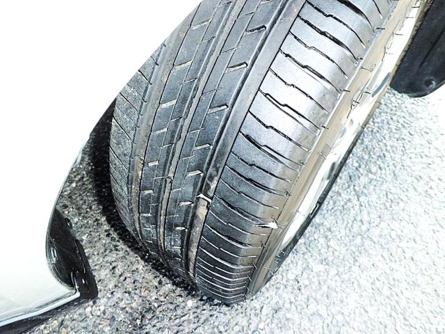 スイフト スポーツ　５ＭＴ　メーカーセットオプション車　レカロシート２基　トラストマフラー　ケンウッドフルセグテレビナビゲーション　ＣＤ　ＤＶＤ　ブルートゥースオーディオ　ＥＴＣ　スマートキー　社外アルミ　禁煙車（17枚目）