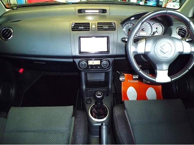 スイフト スポーツ　５ＭＴ　メーカーセットオプション車　レカロシート２基　トラストマフラー　ケンウッドフルセグテレビナビゲーション　ＣＤ　ＤＶＤ　ブルートゥースオーディオ　ＥＴＣ　スマートキー　社外アルミ　禁煙車（29枚目）