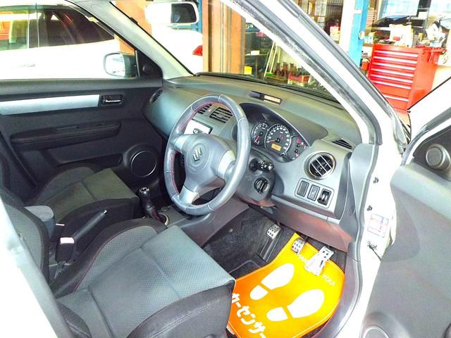 スイフト スポーツ　５ＭＴ　メーカーセットオプション車　レカロシート２基　トラストマフラー　ケンウッドフルセグテレビナビゲーション　ＣＤ　ＤＶＤ　ブルートゥースオーディオ　ＥＴＣ　スマートキー　社外アルミ　禁煙車（30枚目）