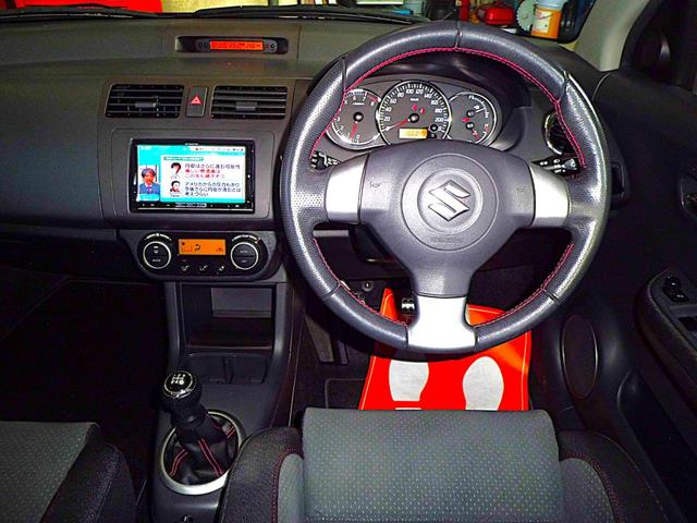 スイフト スポーツ　５ＭＴ　メーカーセットオプション車　レカロシート２基　トラストマフラー　ケンウッドフルセグテレビナビゲーション　ＣＤ　ＤＶＤ　ブルートゥースオーディオ　ＥＴＣ　スマートキー　社外アルミ　禁煙車（60枚目）