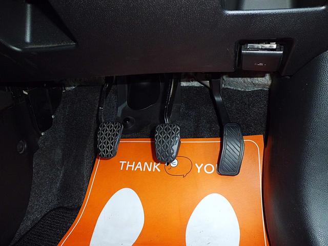 デミオ スポルト　５速マニュアルシフト　純正ワンセグ付きナビゲーション　ブルートゥースオーディオ対応　ＨＩＤヘッドランプ　キーレス　禁煙車（18枚目）