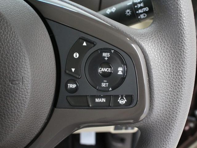 ＡＣＣ『アダプティブクルーズコントロール』予め設定した車速内でクルマが自動的に加減速。前走車との適切な車間距離を維持しながら追従走行し、ドライバーの運転負荷を軽減します。