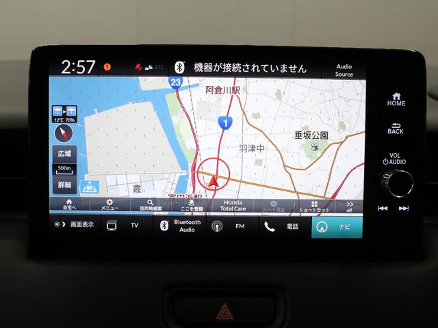 ヴェゼル ｅ：ＨＥＶＺ　弊社デモカー　プレミアムオーディオ　純正９インチコネクト対応ナビ　マルチビューカメラ　サイドカーテンエアバッグ　Ｂｌｕｅｔｏｏｔｈ　ワイヤレス充電器　パワーテールゲート　運転席助手席シートヒーター（2枚目）