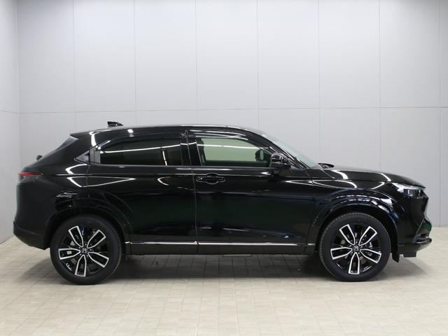 ヴェゼル ｅ：ＨＥＶＺ　ワンオーナー　９インチコネクトナビ　電子制御パーキングブレーキ　シートヒーター　デュアルエアコン　サイドカーテンエアバッグ　Ｂｌｕｅｔｏｏｔｈ　ワイヤレス充電器　ハンズフリーアクセスパワーテールゲート（17枚目）