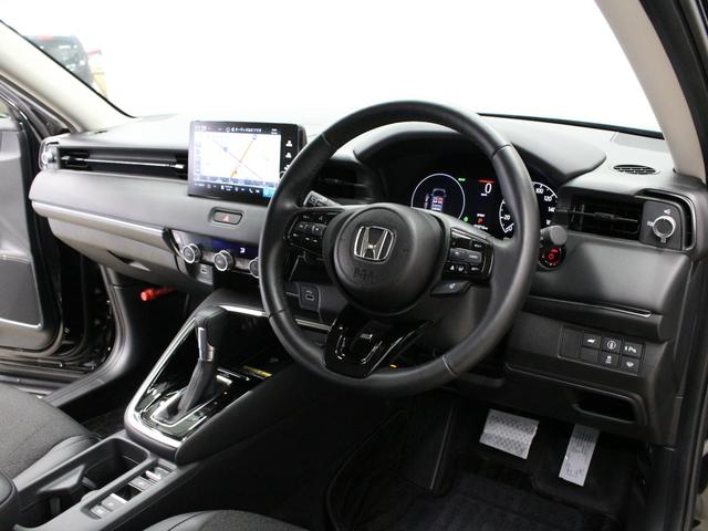 ヴェゼル ｅ：ＨＥＶＺ　ワンオーナー　９インチコネクトナビ　電子制御パーキングブレーキ　シートヒーター　デュアルエアコン　サイドカーテンエアバッグ　Ｂｌｕｅｔｏｏｔｈ　ワイヤレス充電器　ハンズフリーアクセスパワーテールゲート（30枚目）