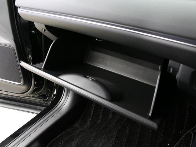 ヴェゼル ｅ：ＨＥＶＺ　ワンオーナー　９インチコネクトナビ　電子制御パーキングブレーキ　シートヒーター　デュアルエアコン　サイドカーテンエアバッグ　Ｂｌｕｅｔｏｏｔｈ　ワイヤレス充電器　ハンズフリーアクセスパワーテールゲート（39枚目）