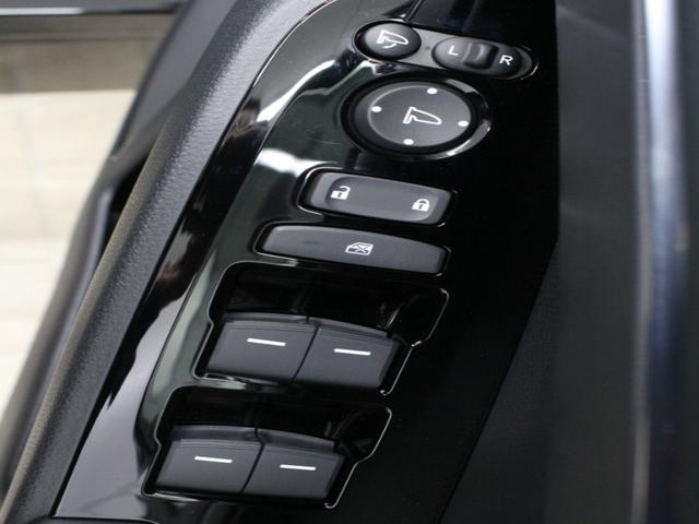 ヴェゼル ｅ：ＨＥＶＺ　ワンオーナー　９インチコネクトナビ　電子制御パーキングブレーキ　シートヒーター　デュアルエアコン　サイドカーテンエアバッグ　Ｂｌｕｅｔｏｏｔｈ　ワイヤレス充電器　ハンズフリーアクセスパワーテールゲート（56枚目）