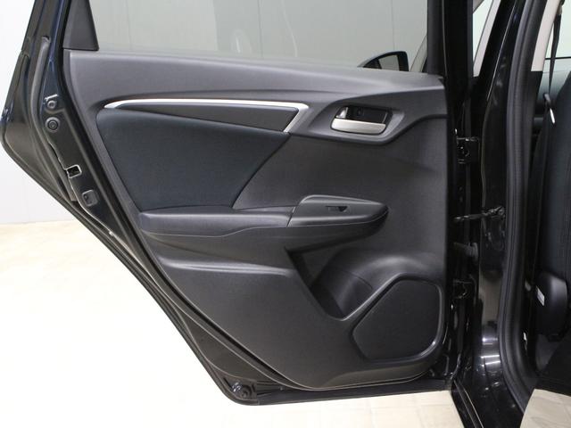 フィット １３Ｇ・Ｆパッケージ　ワンオーナー　禁煙車　純正メモリーナビ　リアカメラ　Ｂｌｕｅｔｏｏｔｈ　ハンドルリモコン　オートエアコン　スマートキー　ＤＶＤ　地デジ　社外アルミ（50枚目）