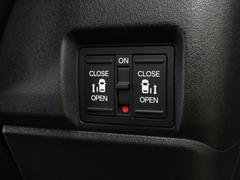 ��ñ���Ǿ��ߤ�饯�饯��ξ¦��ư���饤�ɥɥ������Ǥ��� 4