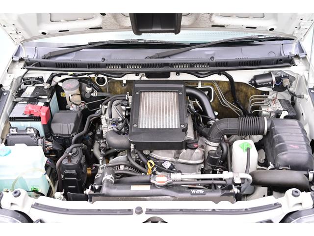 エンジンルーム　改造等無く綺麗です