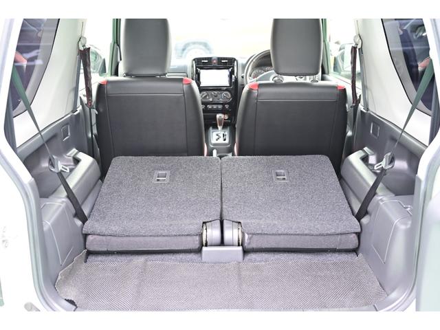 後席畳めば大きな荷物も積めます