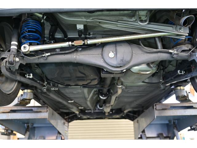 アルトワークス ベースグレード　４ＷＤ　５ＭＴ　レカロシート　ターボ　ローダウン　ダウンサス　ＫＹＢショック　純正ＡＷ　新品タイヤ　革巻きステアリング　フォグランプ　ＨＩＤヘッドライト　オートエアコン　スマートキー　スタッドレス付き（20枚目）