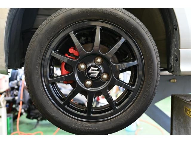 アルトワークス ベースグレード　４ＷＤ　５ＭＴ　レカロシート　ターボ　ローダウン　ダウンサス　ＫＹＢショック　純正ＡＷ　新品タイヤ　革巻きステアリング　フォグランプ　ＨＩＤヘッドライト　オートエアコン　スマートキー　スタッドレス付き（29枚目）