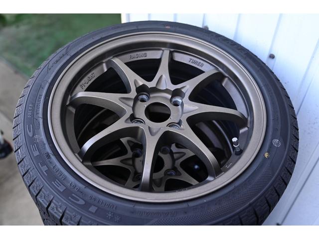 アルトワークス ベースグレード　４ＷＤ　５ＭＴ　レカロシート　ターボ　ローダウン　ダウンサス　ＫＹＢショック　純正ＡＷ　新品タイヤ　革巻きステアリング　フォグランプ　ＨＩＤヘッドライト　オートエアコン　スマートキー　スタッドレス付き（30枚目）