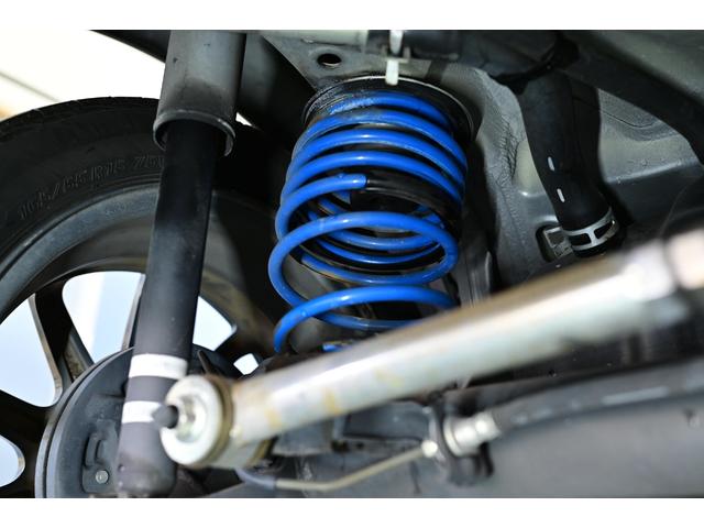 アルトワークス ベースグレード　４ＷＤ　５ＭＴ　レカロシート　ターボ　ローダウン　ダウンサス　ＫＹＢショック　純正ＡＷ　新品タイヤ　革巻きステアリング　フォグランプ　ＨＩＤヘッドライト　オートエアコン　スマートキー　スタッドレス付き（32枚目）