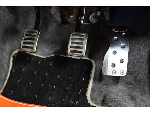 アルトワークス ベースグレード　４ＷＤ　５ＭＴ　レカロシート　ターボ　ローダウン　ダウンサス　ＫＹＢショック　純正ＡＷ　新品タイヤ　革巻きステアリング　フォグランプ　ＨＩＤヘッドライト　オートエアコン　スマートキー　スタッドレス付き（33枚目）