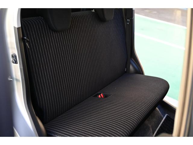 アルトワークス ベースグレード　４ＷＤ　５ＭＴ　レカロシート　ターボ　ローダウン　ダウンサス　ＫＹＢショック　純正ＡＷ　新品タイヤ　革巻きステアリング　フォグランプ　ＨＩＤヘッドライト　オートエアコン　スマートキー　スタッドレス付き（45枚目）