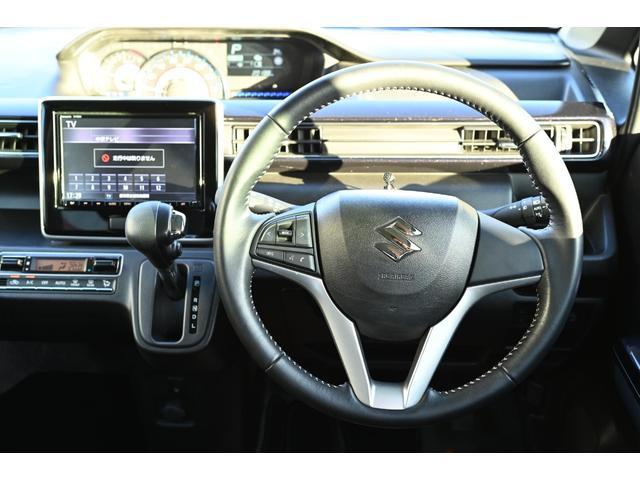 ハイブリッドＸ　全方位カメラ装着車　パナソニック製８インチナビ　Ｂｌｕｅｔｏｏｔｈ　リヤコーナーセンサー　シートヒーター　スマートキー　ＬＥＤオートライト　衝突被害軽減ブレーキ　スズキセーフティサポート（画像3）