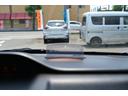 ヘッドアップディスプレイ装着車。スピードやギヤポジションを表示出来ます