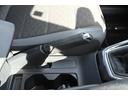 電動パーキング車が多い中、革巻きのゴツいサイドブレーキレバー装備!掛け心地も良く個人的にとても好きです