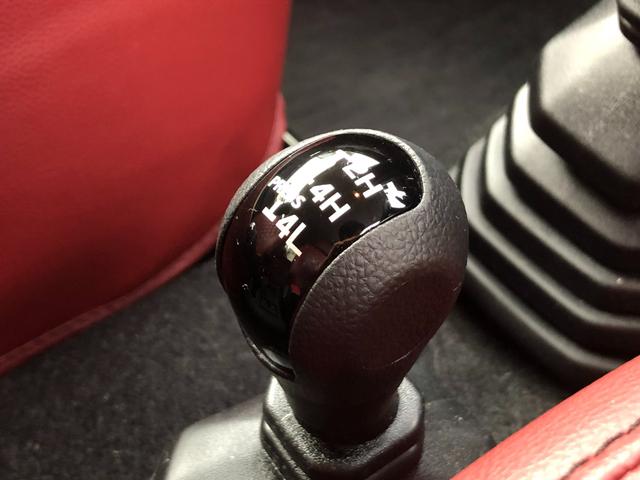 ジムニー ＸＣ　当社デモカー／４ＷＤ／５速マニュアル／３インチリフトアップ／オリジナルマフラー／オリジナルオバフェン／オリジナルツートンカラー／オリジナルシートカバー／スマートキー／ナビ／地デジＴＶ／バックカメラ（24枚目）