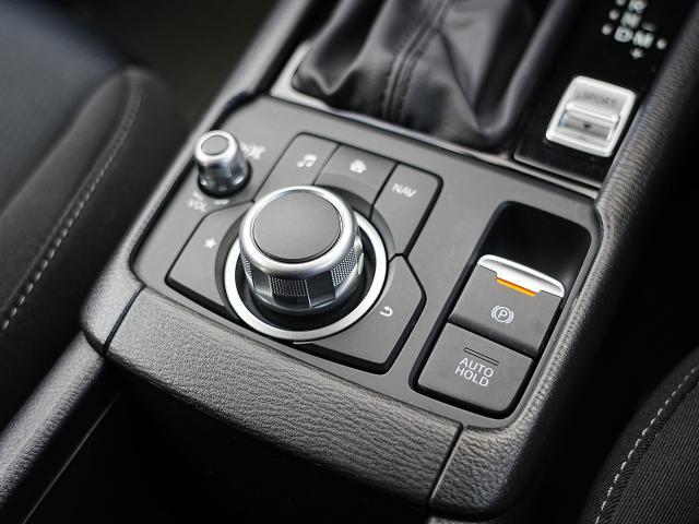 �}�c�_�R�l�N�g�𑀍삷��R�}���_�[�R���g���[���ł��B�^�]���Ɏ��R�Ǝ�̐G���ʒu�ɔz�u����Ă��܂��B