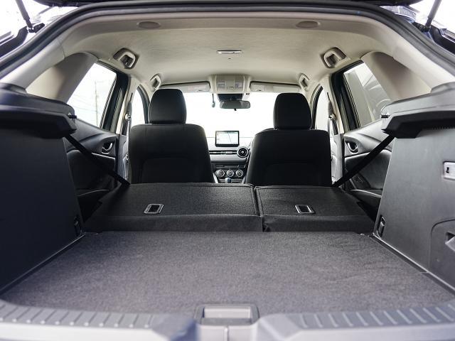 ��^�̃X�[�c�P�[�X��A��ʓI�ȃx�r�[�J�[���ςݍ��߂���p�I�ȍL������������Q�b�W���[���ł��B�㕔���Ȃ�|���΂�������̉ו���ς߂�t���b�g�ȃ��Q�b�W�X�y�[�X�ɂȂ�܂��B