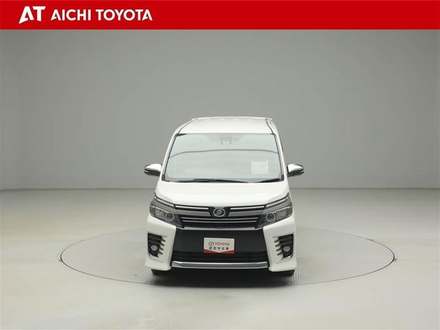 ヴォクシー ＺＳ　煌ＩＩ　スマートキー・プッシュスタート　バックガイドモニター　セキュリティアラーム　両側パワスラドア　ＥＴＣ車載器　地デジテレビ　ＶＳＣ　ＬＥＤライト　助手席エアバック　キーレスエントリー　ＡＣ　パワステ（9枚目）