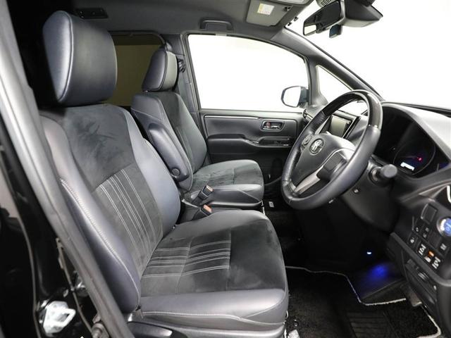 エスクァイア ハイブリッドＧｉ　プレミアムパッケージ　地上デジタル　衝突被害軽減　ＬＥＤライト　１オナ　Ｂカメラ　クルコン　スマートキー　エアロ　メモリナビ　ナビ＆ＴＶ　キーレス　ドラレコ　盗難防止装置　ＤＶＤ再生　ＡＢＳ　３列シート　ＥＴＣ　アルミ（19枚目）