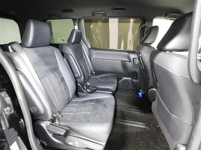 エスクァイア ハイブリッドＧｉ　プレミアムパッケージ　地上デジタル　衝突被害軽減　ＬＥＤライト　１オナ　Ｂカメラ　クルコン　スマートキー　エアロ　メモリナビ　ナビ＆ＴＶ　キーレス　ドラレコ　盗難防止装置　ＤＶＤ再生　ＡＢＳ　３列シート　ＥＴＣ　アルミ（20枚目）