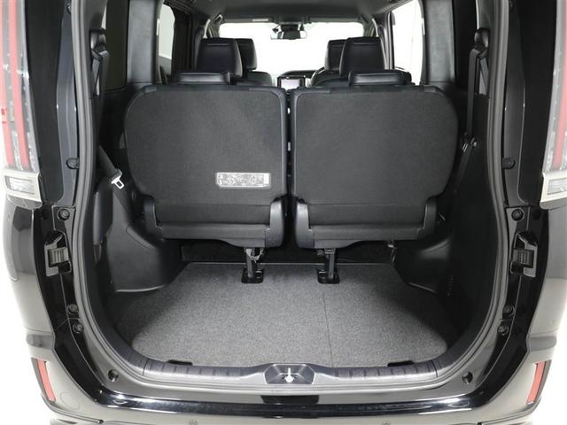 エスクァイア ハイブリッドＧｉ　プレミアムパッケージ　地上デジタル　衝突被害軽減　ＬＥＤライト　１オナ　Ｂカメラ　クルコン　スマートキー　エアロ　メモリナビ　ナビ＆ＴＶ　キーレス　ドラレコ　盗難防止装置　ＤＶＤ再生　ＡＢＳ　３列シート　ＥＴＣ　アルミ（21枚目）