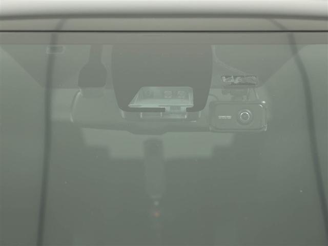 エスクァイア ハイブリッドＧｉ　プレミアムパッケージ　地上デジタル　衝突被害軽減　ＬＥＤライト　１オナ　Ｂカメラ　クルコン　スマートキー　エアロ　メモリナビ　ナビ＆ＴＶ　キーレス　ドラレコ　盗難防止装置　ＤＶＤ再生　ＡＢＳ　３列シート　ＥＴＣ　アルミ（28枚目）