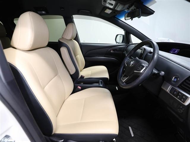 ゆったり室内で運転もしやすいです♪使い勝手の良い配置も考えられています！！