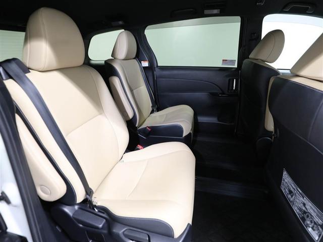 後席もゆとりあるスペースをしっかり確保しています。