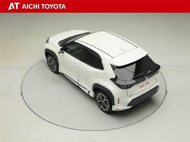 ヤリスクロス ハイブリッドＺ　ドライブレコーダ　インテリジェントキー　アルミホイル　ＬＥＤライト　１オ－ナ－　リアカメラ　クルーズコントロール　横滑り防止システム　ナビＴＶ　メモリーナビゲーション　電動シ－ト　パワステ　キーフリー（12枚目）