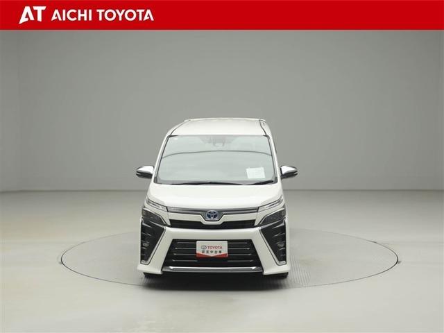 ヴォクシー ハイブリッドZS 煌III 地デジTV リヤカメラ 1オナ車 Wエアコン スマートキー ミュージックプレイヤー接続可 DVD再生可 クルコン VSC キーレス アルミホイール ナビ&TV LEDヘッドランプ ETC 3列シート(9枚目)