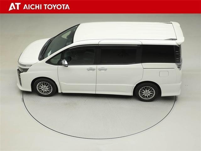 ヴォクシー ハイブリッドZS 煌III 地デジTV リヤカメラ 1オナ車 Wエアコン スマートキー ミュージックプレイヤー接続可 DVD再生可 クルコン VSC キーレス アルミホイール ナビ&TV LEDヘッドランプ ETC 3列シート(11枚目)