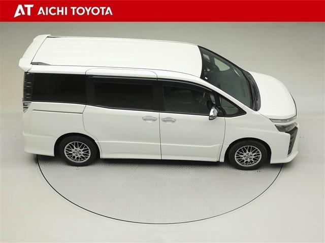 ヴォクシー ハイブリッドZS 煌III 地デジTV リヤカメラ 1オナ車 Wエアコン スマートキー ミュージックプレイヤー接続可 DVD再生可 クルコン VSC キーレス アルミホイール ナビ&TV LEDヘッドランプ ETC 3列シート(15枚目)