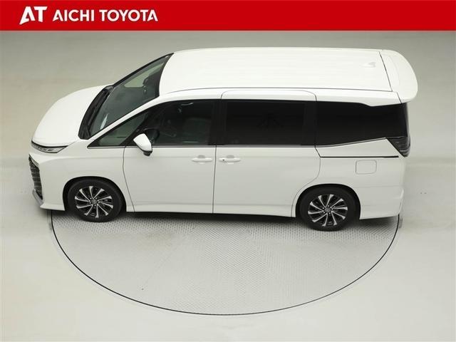ヴォクシー ハイブリッドＳ－Ｚ　パワーウィンドウ　ＤＶＤ再生機能　インテリキー　横滑防止装置　地デジＴＶ　アクティブクルーズコントロール　１オナ　フルオートエアコン　リアカメラ　エアバッグ　ＡＢＳ　１００Ｖ充電　ナビＴＶ　キーレス（11枚目）