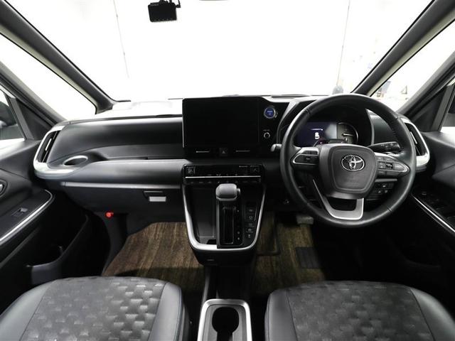 ヴォクシー ハイブリッドＳ－Ｚ　パワーウィンドウ　ＤＶＤ再生機能　インテリキー　横滑防止装置　地デジＴＶ　アクティブクルーズコントロール　１オナ　フルオートエアコン　リアカメラ　エアバッグ　ＡＢＳ　１００Ｖ充電　ナビＴＶ　キーレス（18枚目）