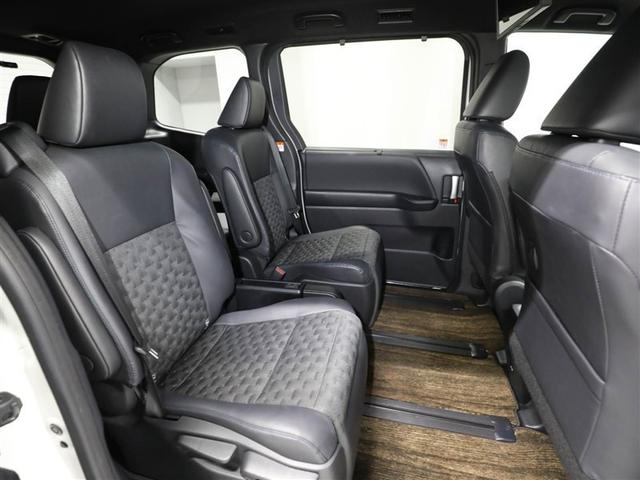 ヴォクシー ハイブリッドＳ－Ｚ　パワーウィンドウ　ＤＶＤ再生機能　インテリキー　横滑防止装置　地デジＴＶ　アクティブクルーズコントロール　１オナ　フルオートエアコン　リアカメラ　エアバッグ　ＡＢＳ　１００Ｖ充電　ナビＴＶ　キーレス（20枚目）