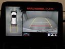 パノラミックビューモニターを装備。駐車場や交差点でクルマを真上から見るように周囲を確認できます。機能の詳細は販売店スタッフまでおたずねください。